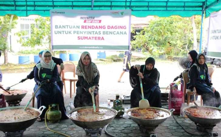 Dompet-Dhuafa-dan-Masjid-Al-Anshor-Pekanbaru-Salurkan-150-Kg-Rendang-ke-Aceh.jpg