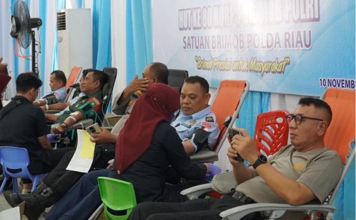 Donor-darah-di-brimob.jpg