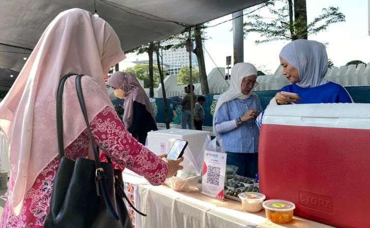 Dorong-Inklusi-Keuangan-BRK-Syariah-Fasilitasi-QRIS-UMKM-Kampong-Ramadan-Kite.jpg