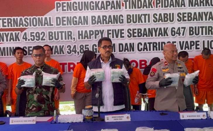 Dua-Kurir-Ditangkap-di-Pekanbaru-Polda-Riau-Amankan-424-Kg-Sabu.jpg
