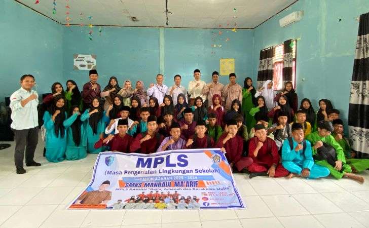 EMP-Bentu-Beri-Pembekalan-Dunia-Kerja-bagi-Siswa-Baru-SMKS-Manbaul-Maarif.jpg