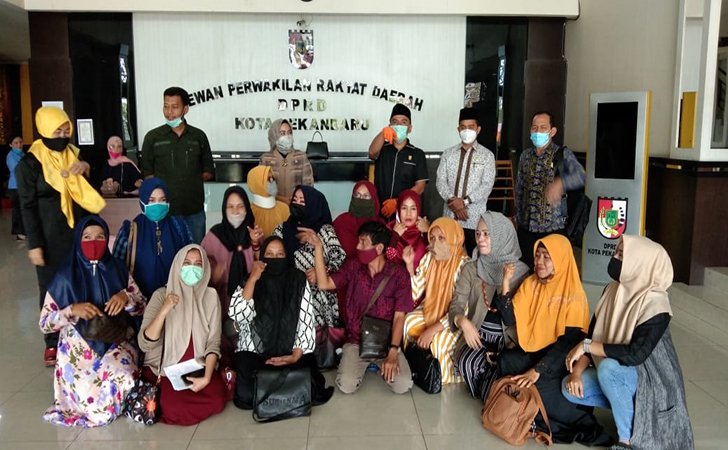 Emak-emak-Aliansi-Masyarakat-Pekanbaru.jpg