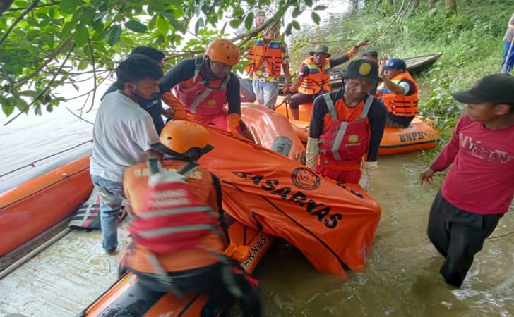 Evakuasi-korban-kapal-tenggelam.jpg