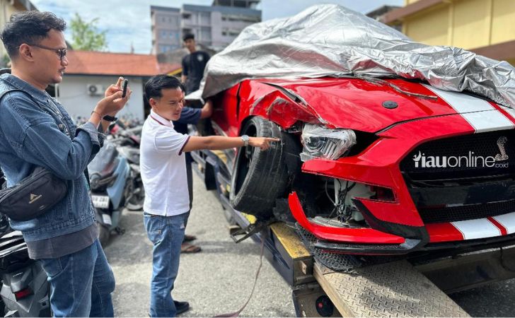 Ford-mustang-laka-lantas-di-sudirman.jpg