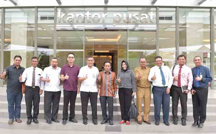 Foto-bersama-BRK-dan-DPRD-Bengkalis.jpg