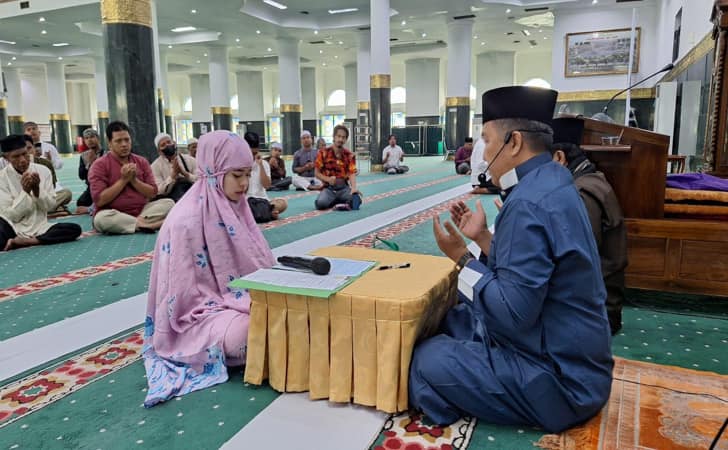 Gadis-pekanbaru-masuk-islam1.jpg