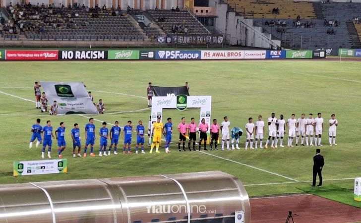 Gagal-Penalti-Suporter-PSPS-Pekanbaru-Teriaki-Wasit-Mafia-dan-Binatang.jpg