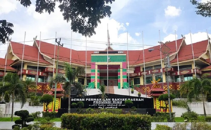 Gedung-DPRD-Riau1.jpg