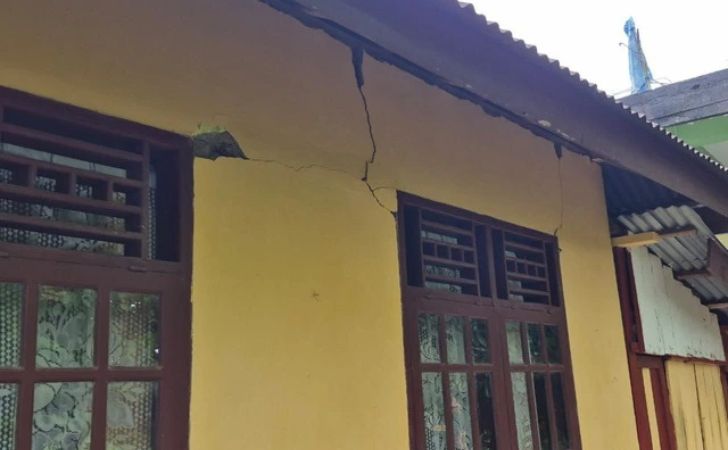 Gempa-agam-rusak-rumah.jpg