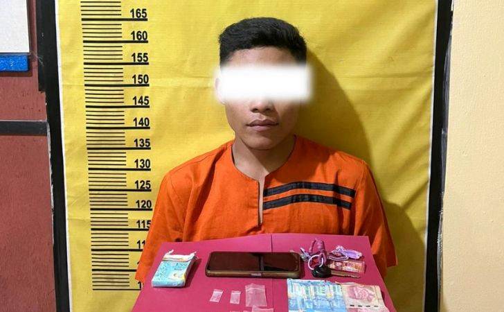 Gilang-Bolot-Ditangkap-dengan-Lima-Paket-Sabu-di-Rengat-Barat.jpg
