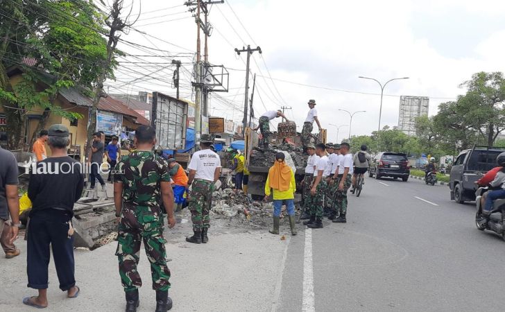 Gotong-royong-massal-di-pekanbaru.jpg