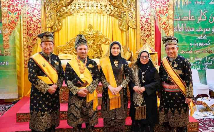 Gubernur-Riau-Abdul-Wahid-Dianugerahi-Gelar-Datuk-Seri-Setia-Amanah.jpg