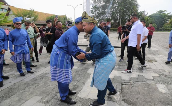 Gubernur-Riau-Abdul-Wahid-di-Milad-Inhil.jpg