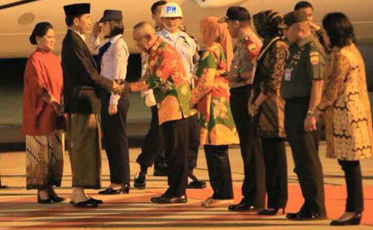 Gubernur-Riau-Sambut-Kedatangan-Presiden.jpg