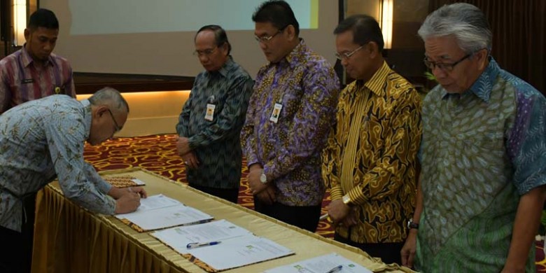 Gubernur-Riau-Tekan-Pakta-Integritas.jpg