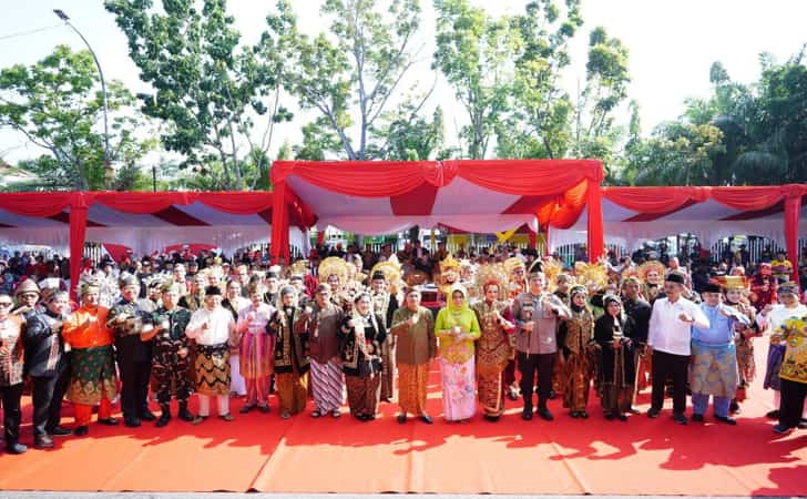 Gubernur-riau-hadiri-parade.jpg