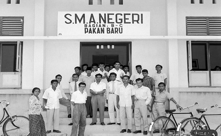 Guru-dan-Siswa-siswa-SMAN-1-Pekanbaru.jpg