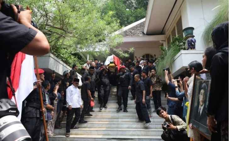Guruh-Soekarnoputra-Dimakamkan-di-TPU-Karet-Bivak-Jakarta-Pusat.jpg