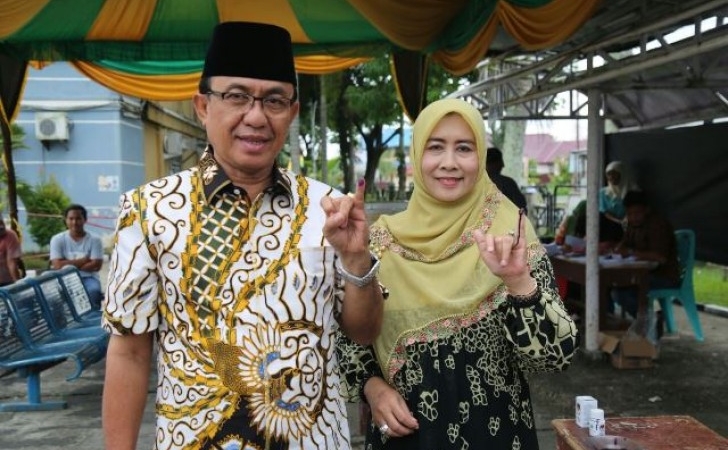 HM-Wardan-dan-istri.jpg