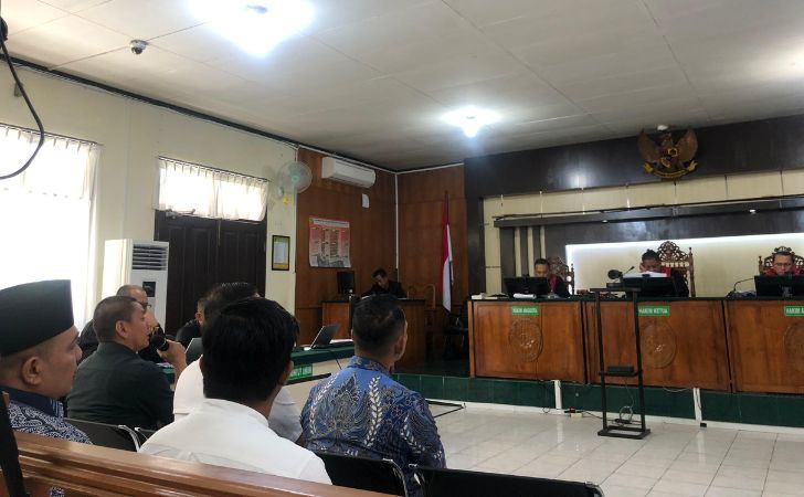 Hakim-Semprot-Edward-Riansyah-dalam-Sidang-Kasus-Dugaan-Korupsi-Risnandar.jpg