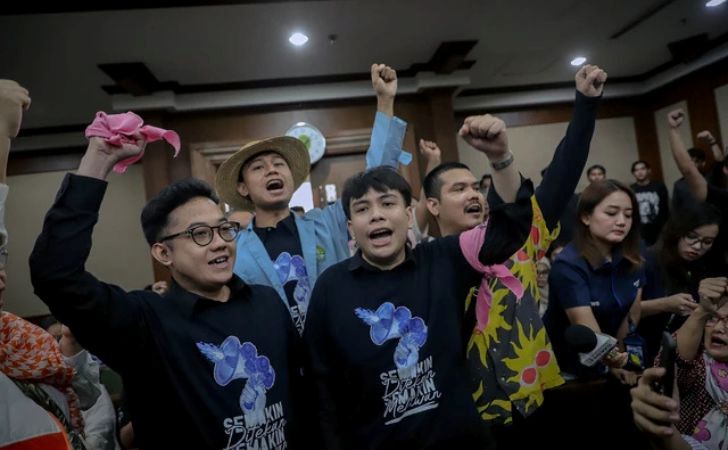 Hakim-Vonis-Bebas-Delpedro-dan-Khariq-dalam-Kasus-Dugaan-Penghasutan.jpg