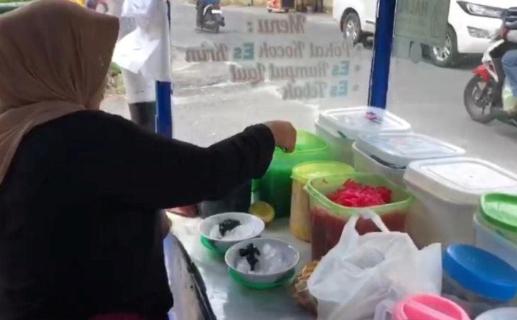 Harga-Santan-Tinggi-Omzet-Pedagang-Es-Rumput-Laut-Turun.jpg