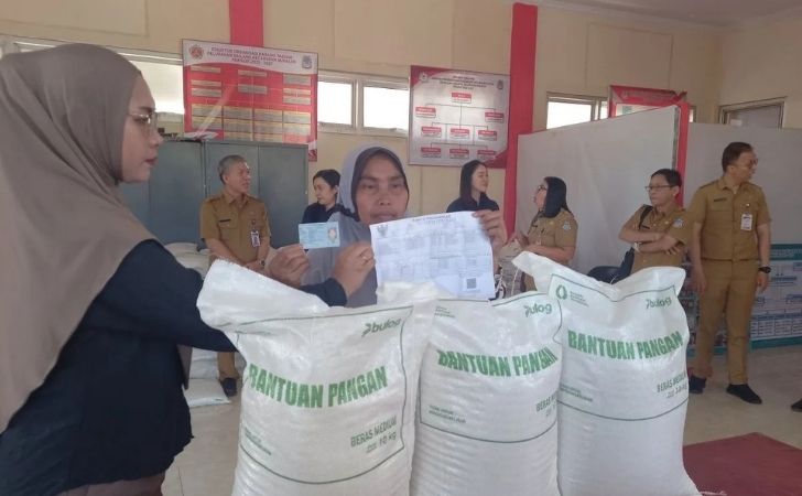 Hayati-dan-Perjuangan-Menjaga-Harapan-dari-Dapur-Beralas-Tanah.jpg
