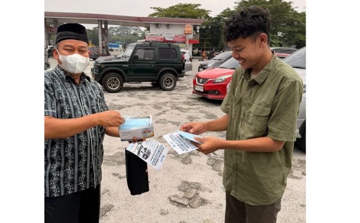 IKA-FHUA-Riau-bagikan-masker.jpg