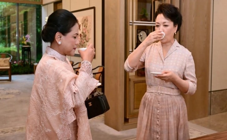 Irianan-Jokowi-dan-Peng-Liyuan.jpg