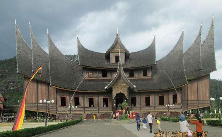 Istano-Basa-Pagaruyung.jpg