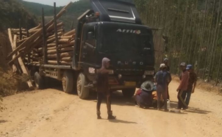 Istri-Tertimpa-Kayu-dari-Truk-Fuso-Suami-Laporkan-Perusahaan-ke-Polda.jpg