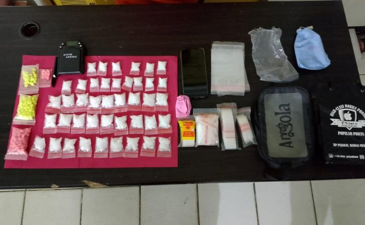 Jadi-Pengedar-Narkoba-Ibu-Rumah-Tangga-Ditangkap-Polres-Inhu.jpg