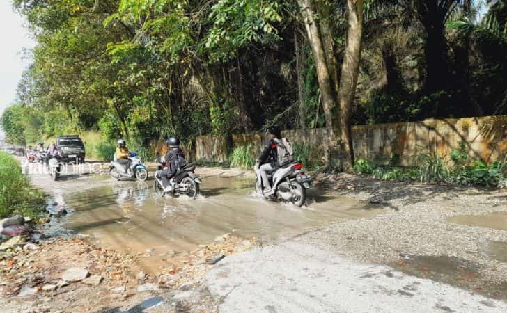 Jalan-Bangau-Sakti-tergenang.jpg