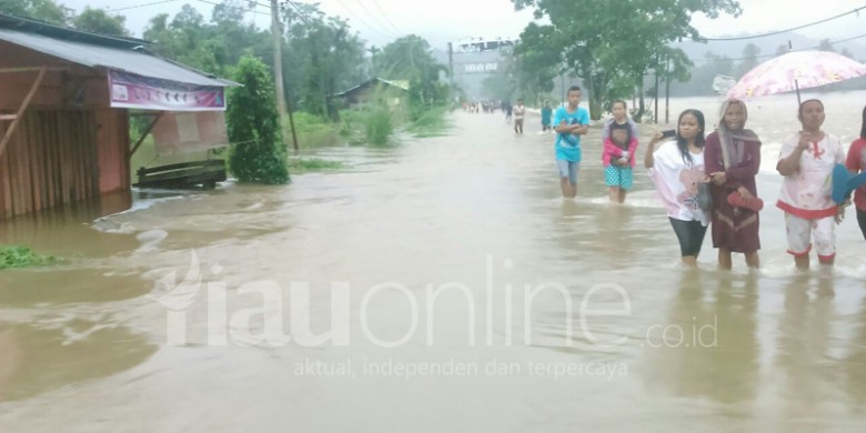 Jalan-Sumbar-Riau-Terendam-Banjir.jpg