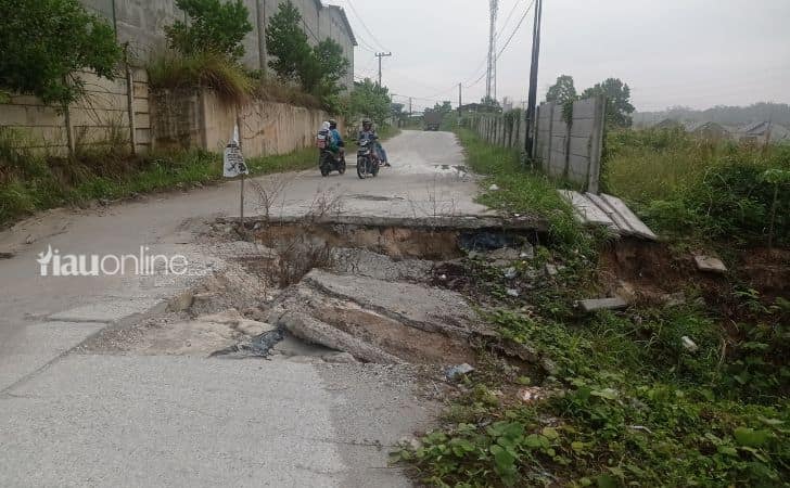 Jalan-amblas-di-pekanbaru.jpg