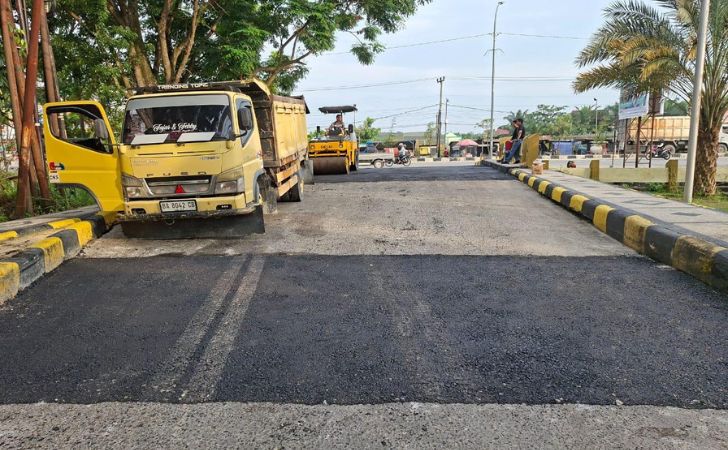 Jalan-di-kampus-uin-suska-riau.jpg
