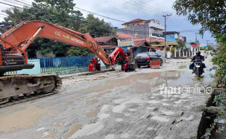 Jalan-melur-rusak-dampak-proyek-ipal.jpg