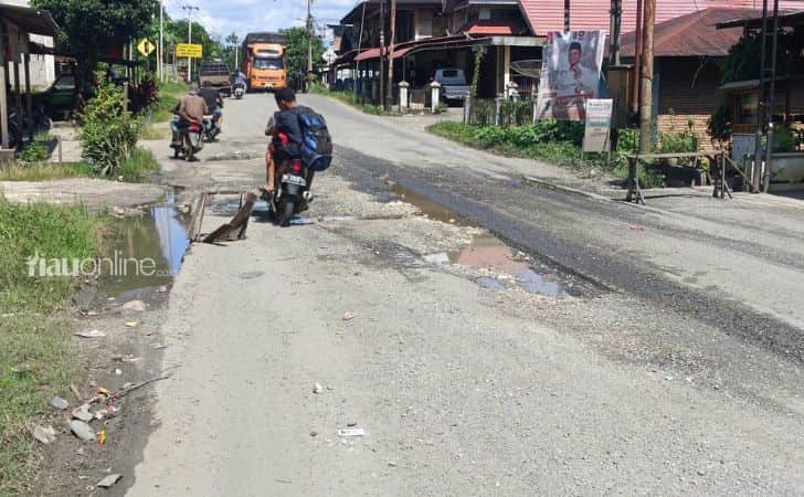 Jalan-nasional-di-kuansing-rusak1.jpg