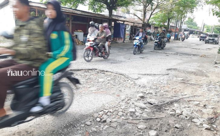 Jalan-rusak-di-Pekanbaru5.jpg