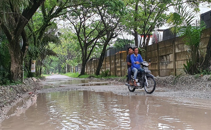 Jalan-rusak-di-payung-sekaki.jpg