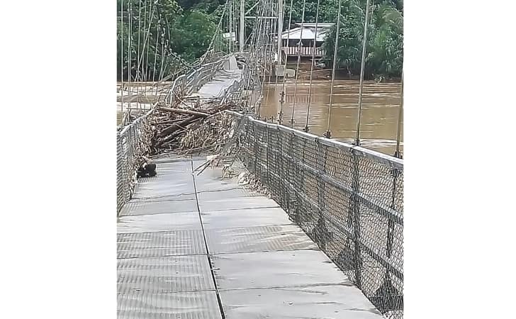 Jembatan-Gantung-Paboun.jpg