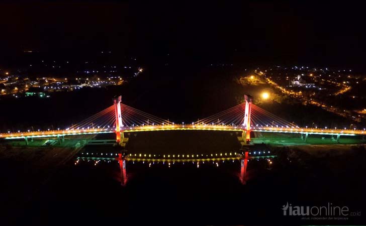 Jembatan-Tengku-Agung-Sultanah-Latifah-di-Malam-Hari.jpg