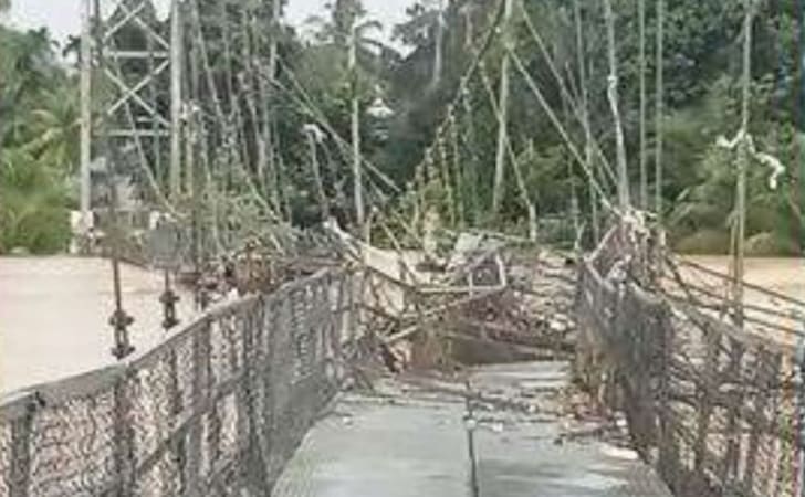 Jembatan-ambruk-dihantam-banjir.jpg