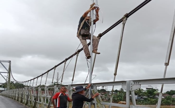 Jembatan-gantung-desa-sawah.jpg