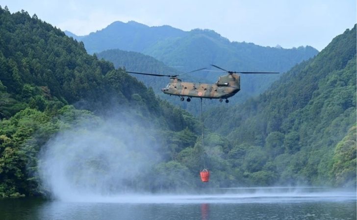 Jepang-Kirim-Tiga-Helikopter-Chinook-untuk-Bantu-Pemadaman-Karhutla-Indonesia.jpg