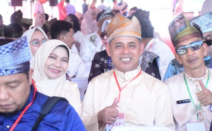 Johansyah-Safari-wakili-Bupati-Bengkalis-di-Pembukaan-Festival-Pacu-Jalur.jpg