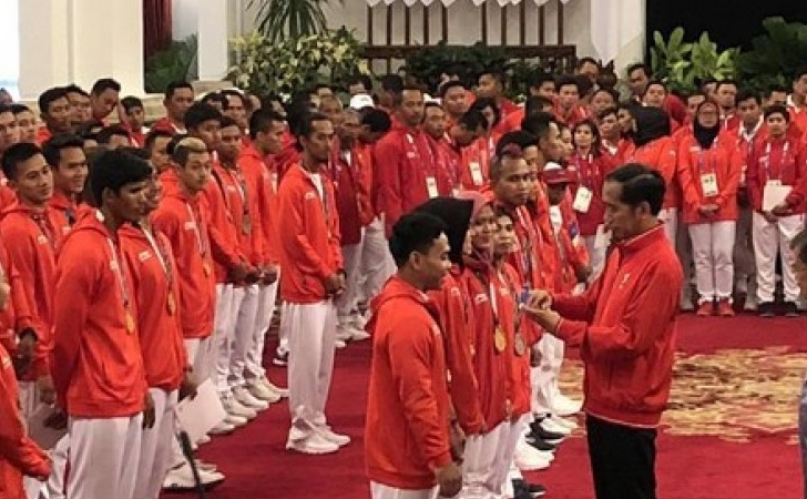 Jokowi-beri-bonus-ke-atlet-Asian-Games.jpg