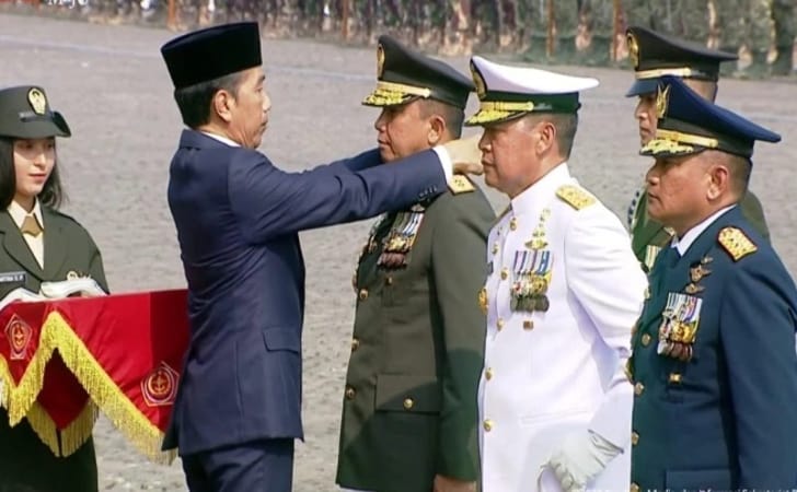 Jokowi-beri-penghargaan-ke-jenderal.jpg