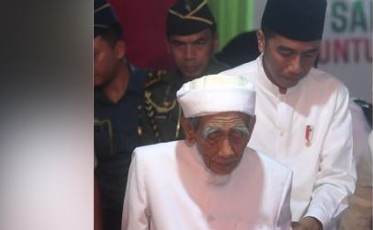 Jokowi-dan-Mbah-Moen.jpg