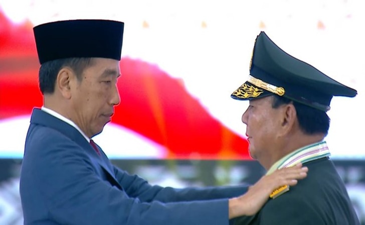 Jokowi-sematkan-bintang-empat-ke-prabowo.jpg